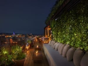 夜の「The Roof Bar」